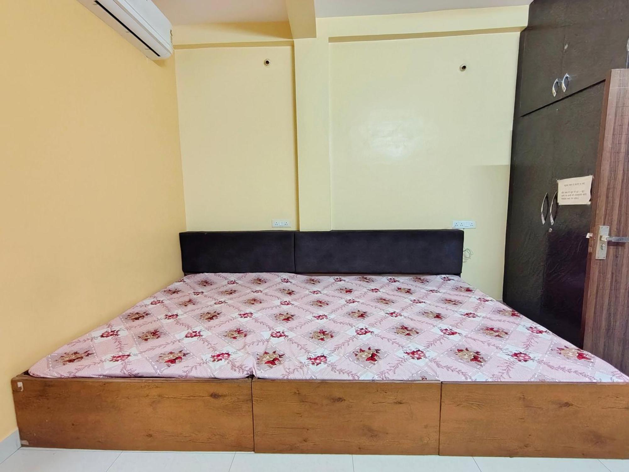 Anand Yatri Grah - Home Stay, Ujjain Zewnętrze zdjęcie
